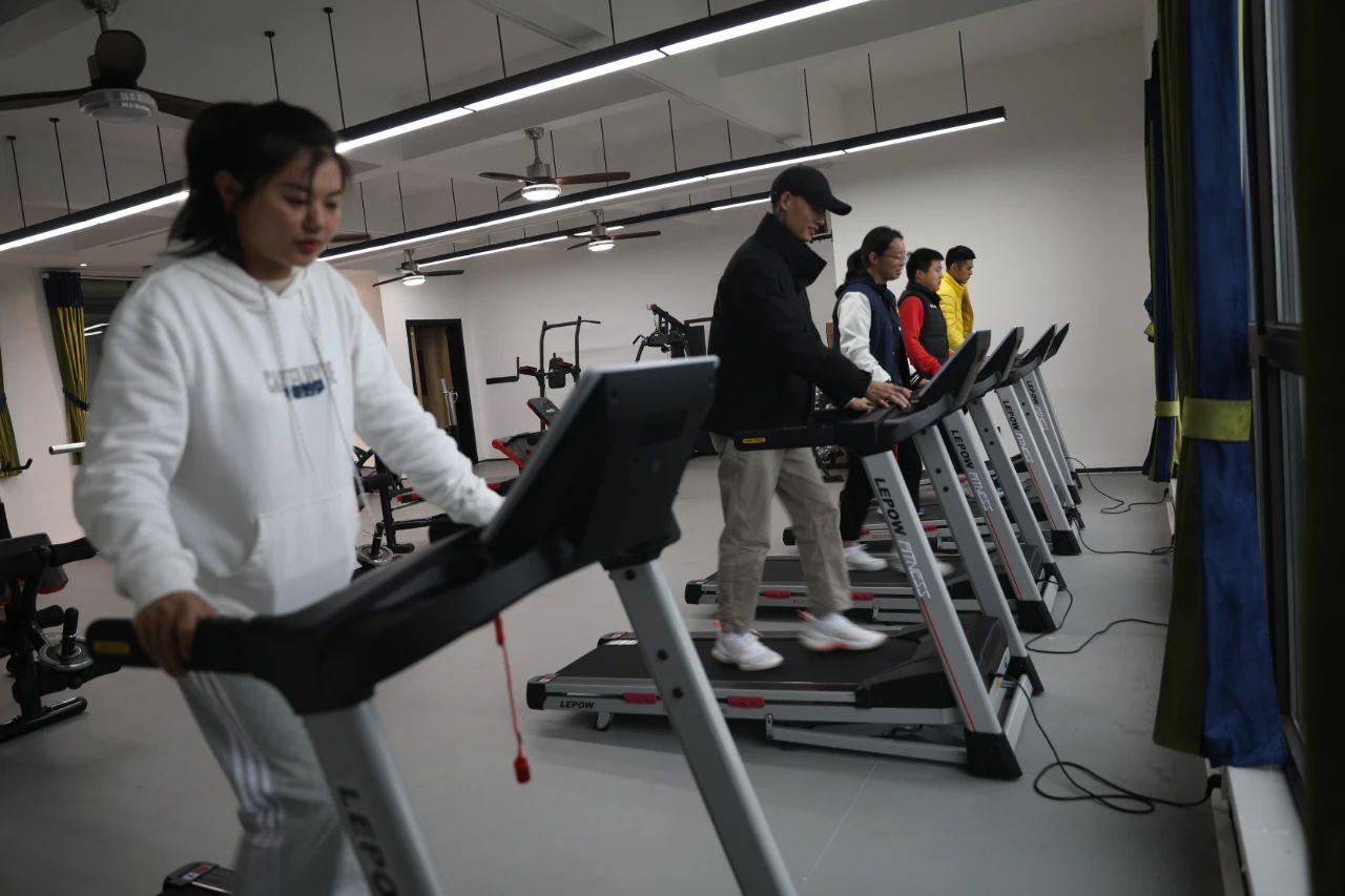 健康工作，幸福生活 學(xué)校工會(huì)又完成一件暖心工程