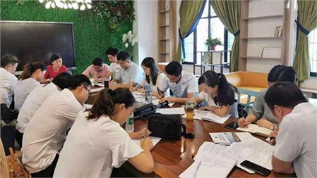 心有蓮花 向陽而生|長郡岳陽郡華學(xué)校校本培訓(xùn)圓滿結(jié)束