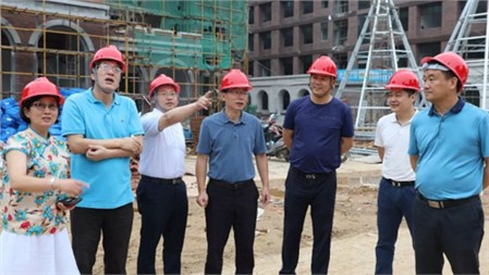 領(lǐng)導(dǎo)關(guān)懷 | 市政協(xié)副主席、市教育體育局副局長萬五龍到郡華學(xué)校進(jìn)行調(diào)研