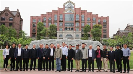 湖南省教育督導復評組專家點贊郡華高級中學高品質(zhì)辦學