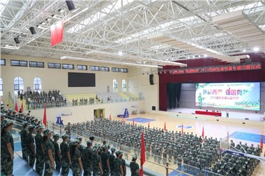 軍歌動(dòng)秋韻 旗卷開(kāi)新程|郡華2023年新生軍訓(xùn)閉營(yíng)儀式