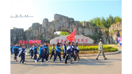 趣游蜜泉湖 探尋歷史足跡——郡華學(xué)校一至八年級(jí)研學(xué)之旅~