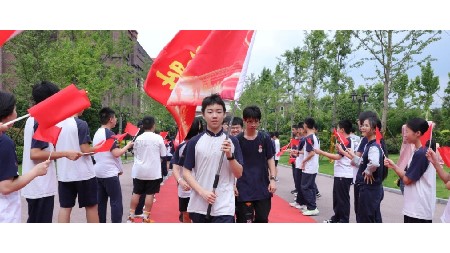 郡華學(xué)子亮劍中考：紅旗飄揚，誓奪輝煌！