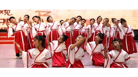 吟唱經(jīng)典，感悟詩詞之美！